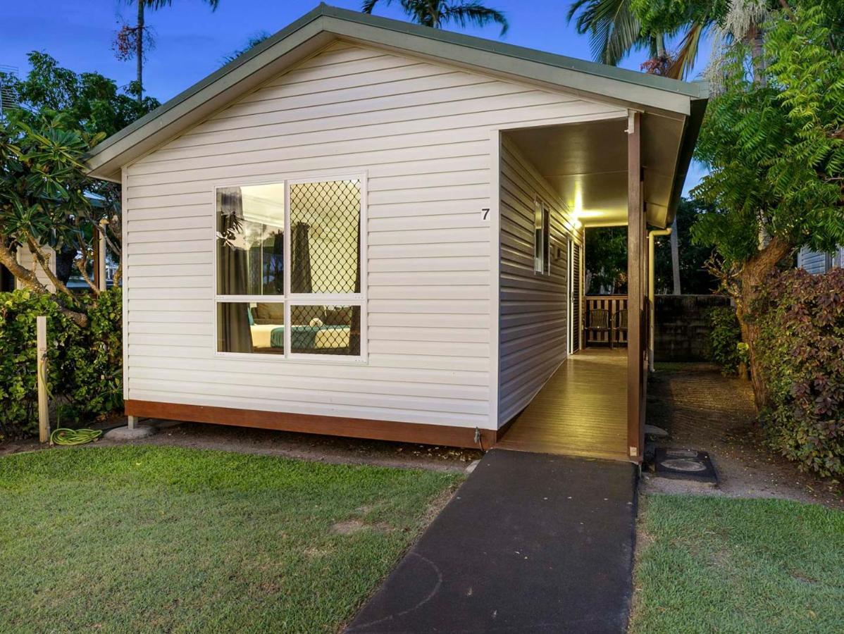 Queens Beach Tourist Village Bowen Exterior photo